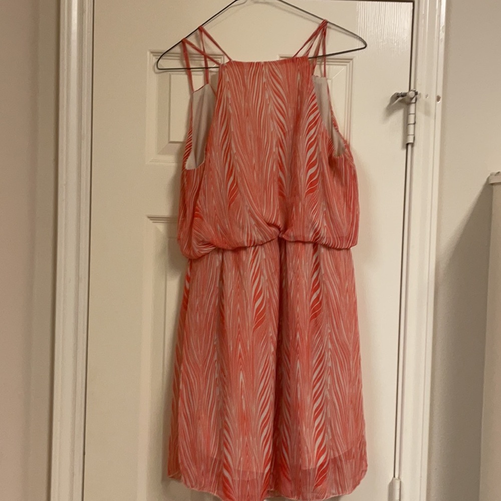 Salmon colored lightweight mini dress - Picture 3 of 6